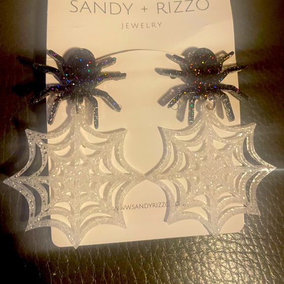 Fun spider and web plastic/resin earrings.  Brand new on card and never worn. - Picture 1 of 6